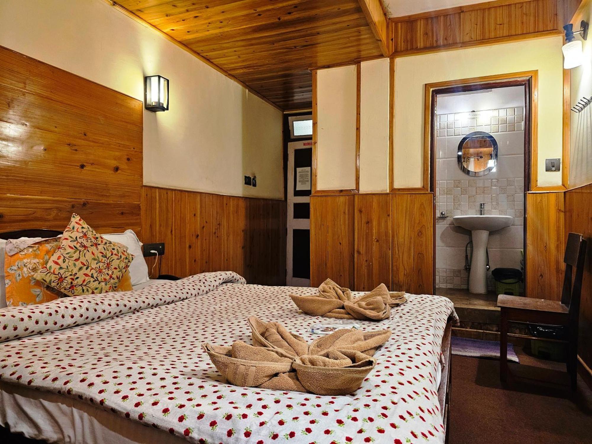 Hotel Golden Orchid Darjeeling  Buitenkant foto
