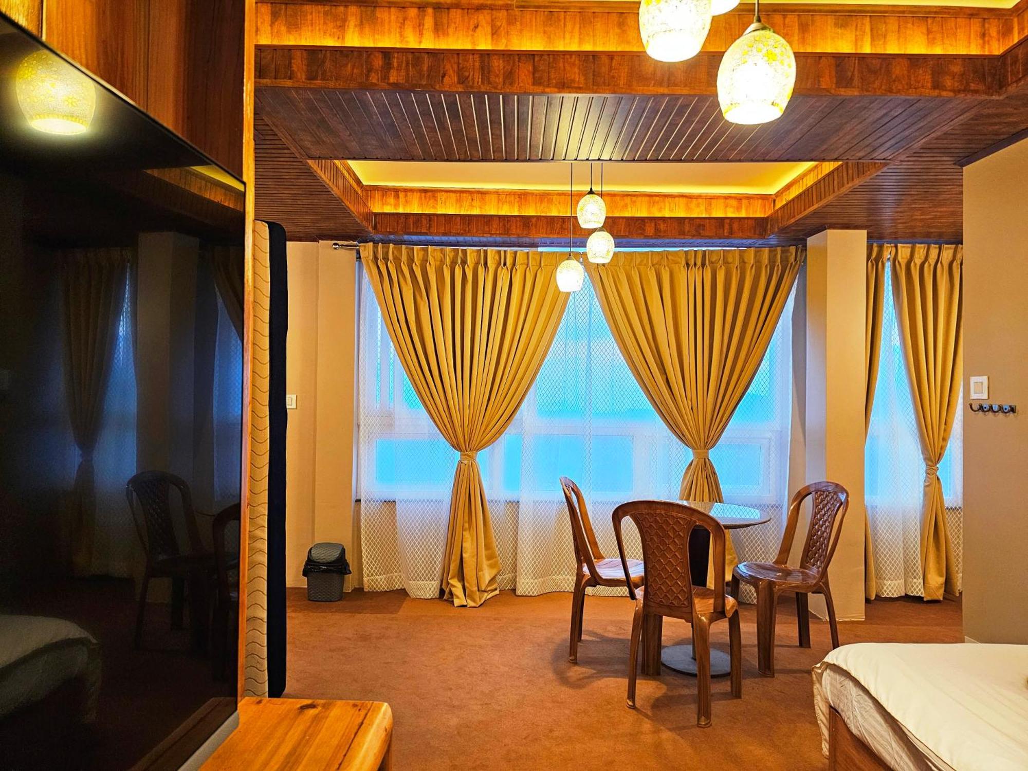 Hotel Golden Orchid Darjeeling  Buitenkant foto