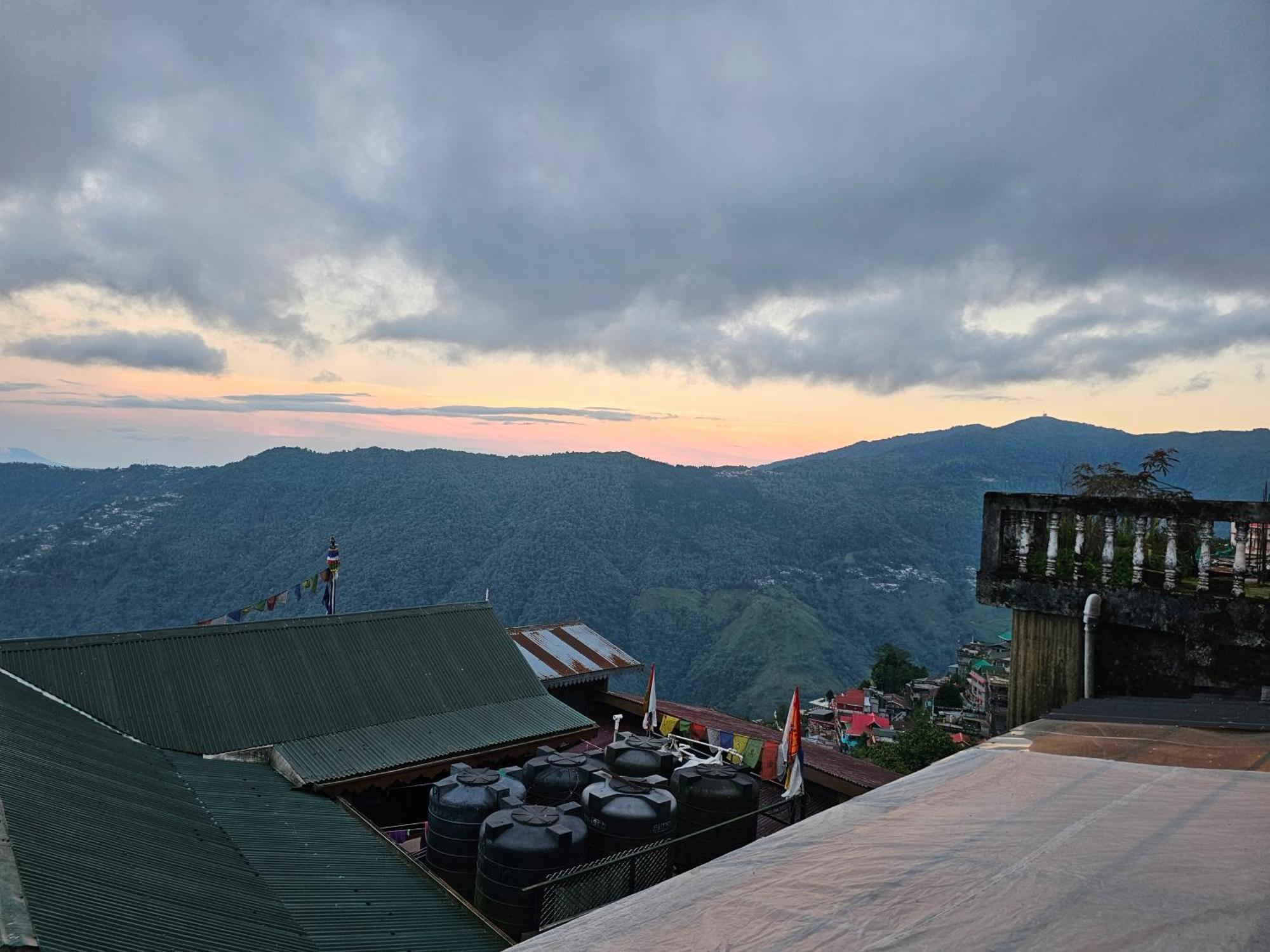 Hotel Golden Orchid Darjeeling  Buitenkant foto